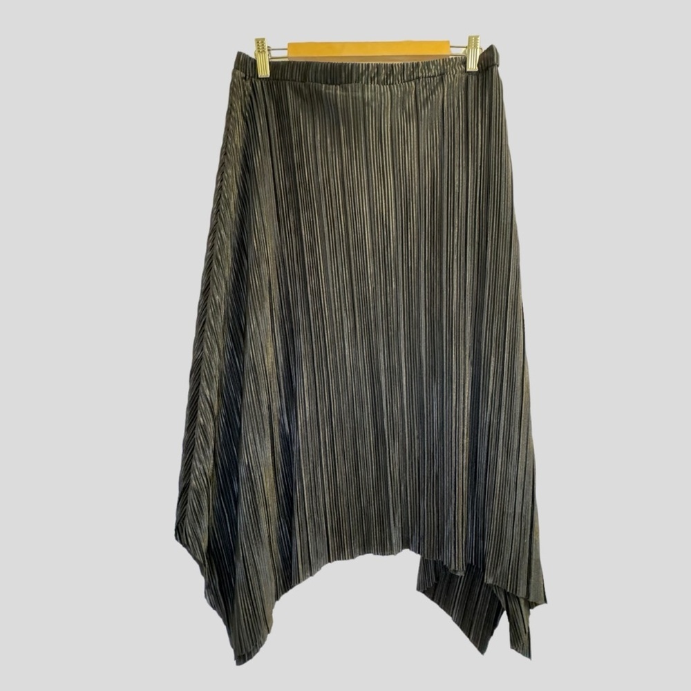 Oli Viv Women’s Black Skirt Shark Bite Hem Size XL